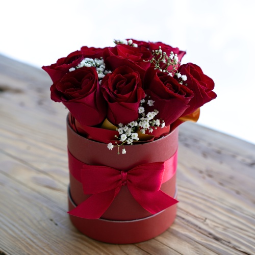 Rose Whisper Red – Roosikarp Punaste Roosidega